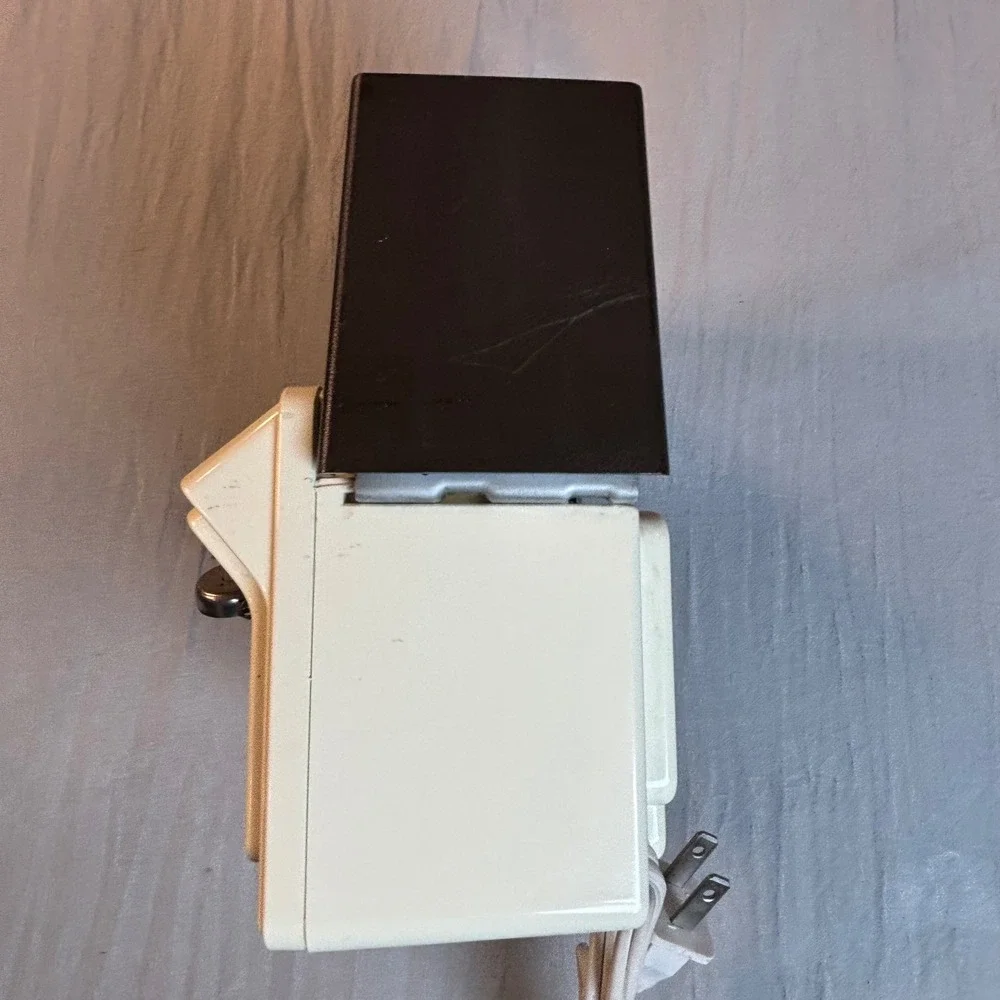 Black & Decker Under Cabinet Can Opener EC-59D Type 2 Vintage Cream Black Mount